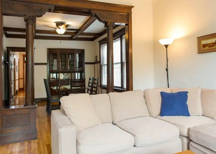 Wrigley Oasis! Steps From The Field! - 3Bd 1Ba