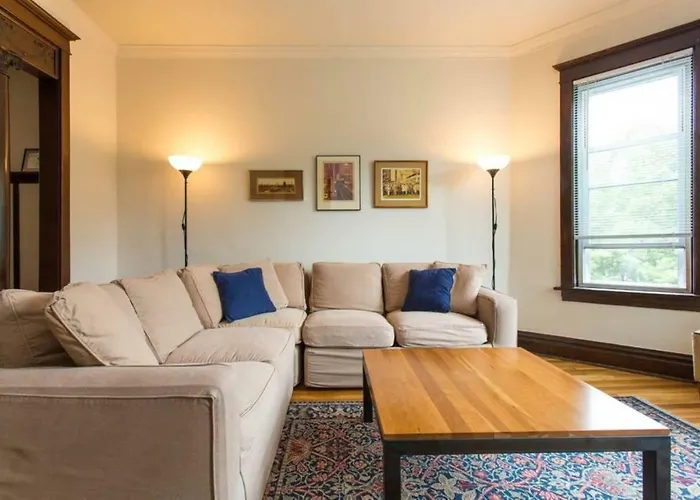 Wrigley Oasis! Steps From The Field! - 3Bd 1Ba