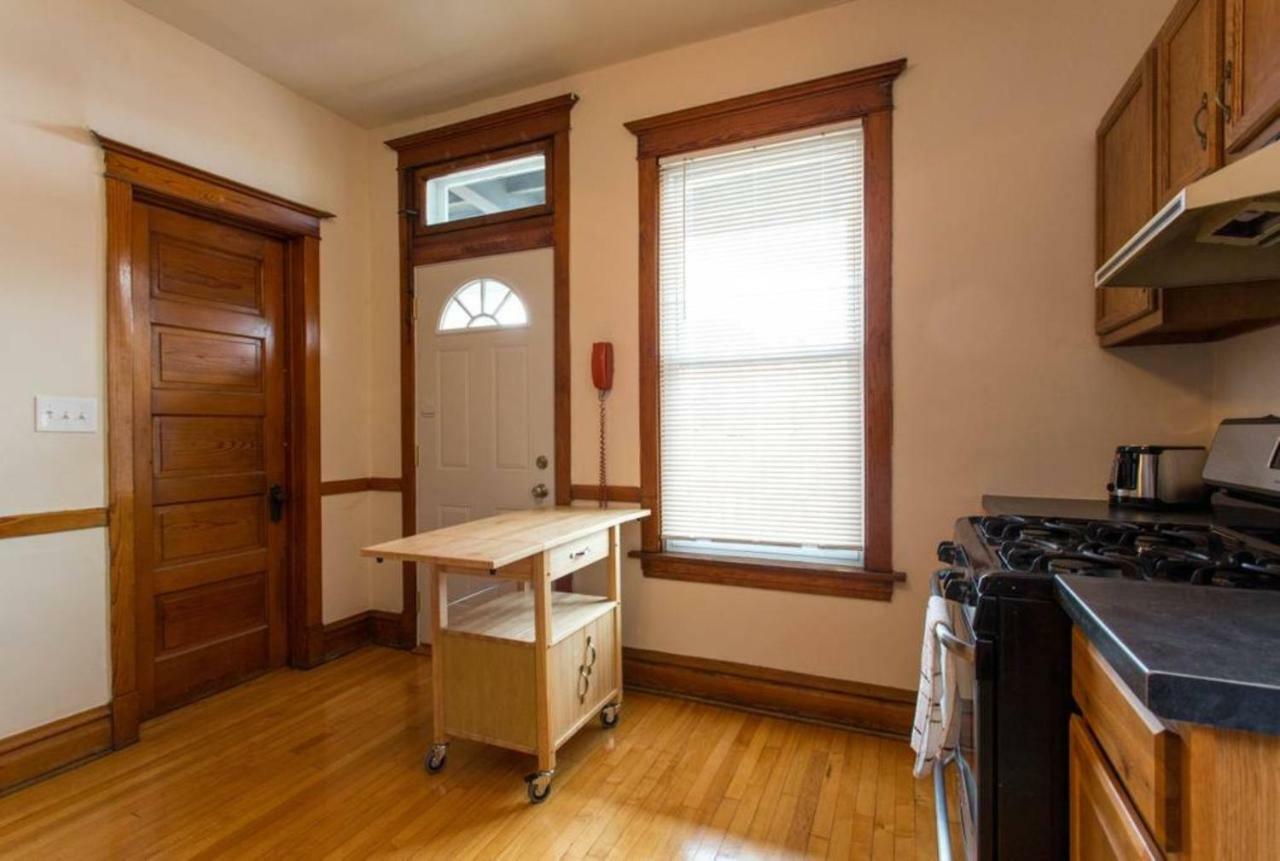 Wrigley Oasis! Steps From The Field! - 3bd 1ba